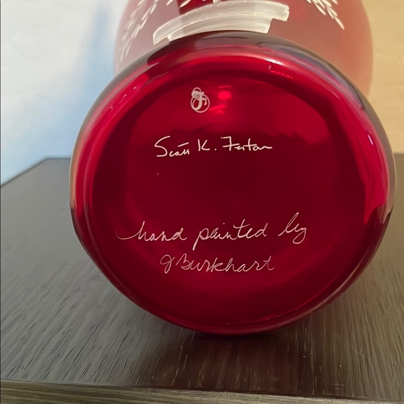 Stunning Fenton Red and White Christmas Tree Vase - Picture 9 of 9